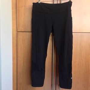 Lululemon 3/4 length black tights size 6